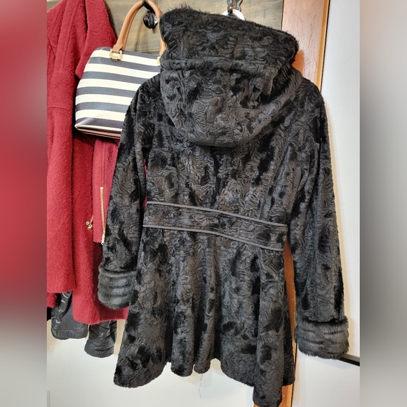 Laundry by Shelli Segal Faux Fur Coat with Hood - Picture 5 of 5